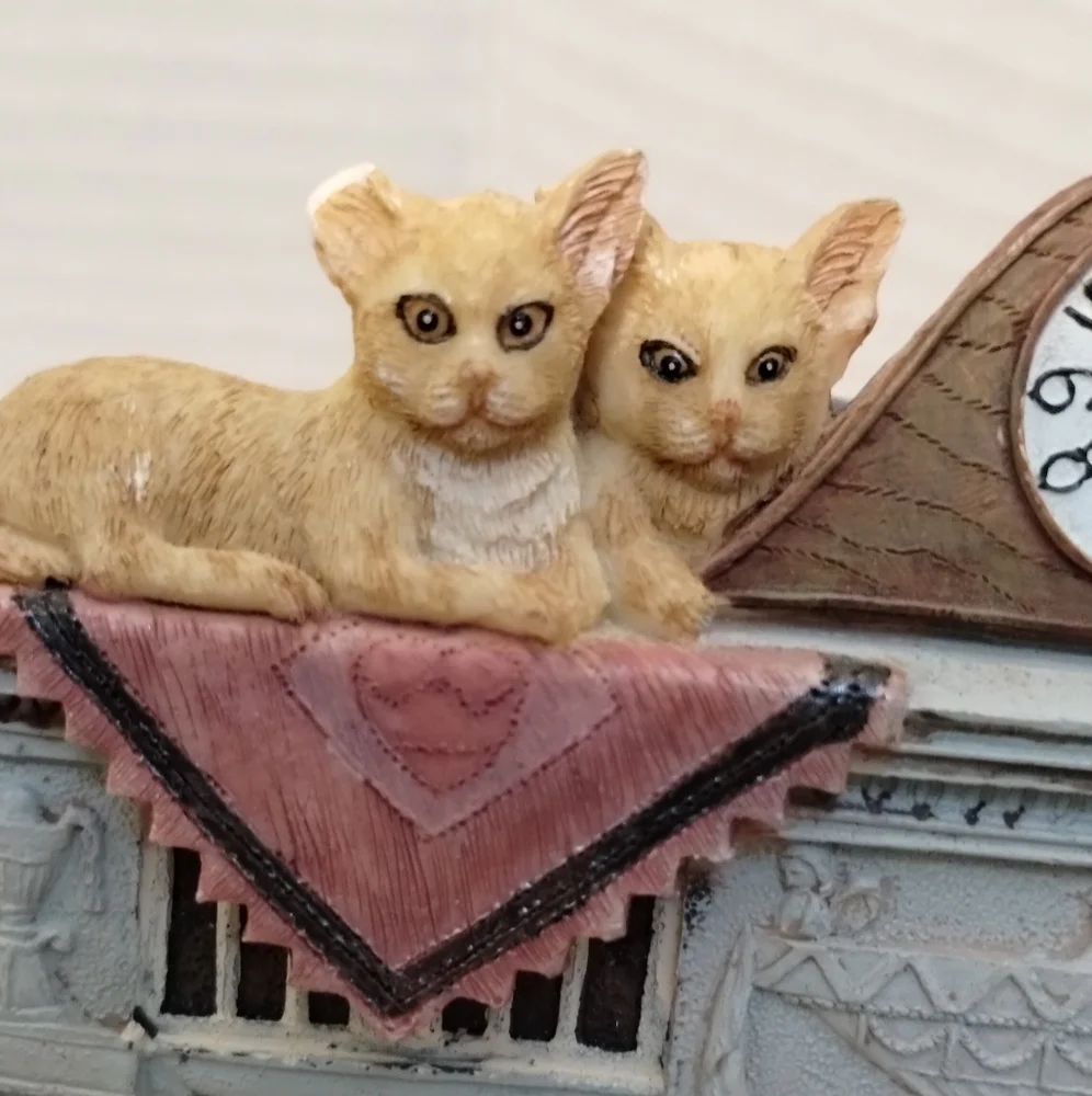 Hand Painted Charming Cat-Themed Mantelpiece Frame/Wall Decor